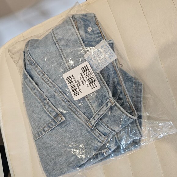 NWT-Torrid-5'' Perfect Mid-Rise Short - Picture 2 of 5